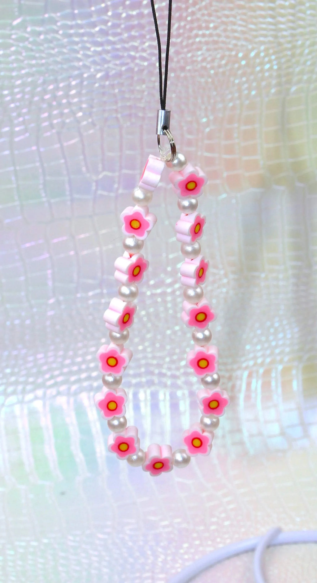 Phone charm coloré fleurs et cœurs - Bijou de téléphone perles nacrées