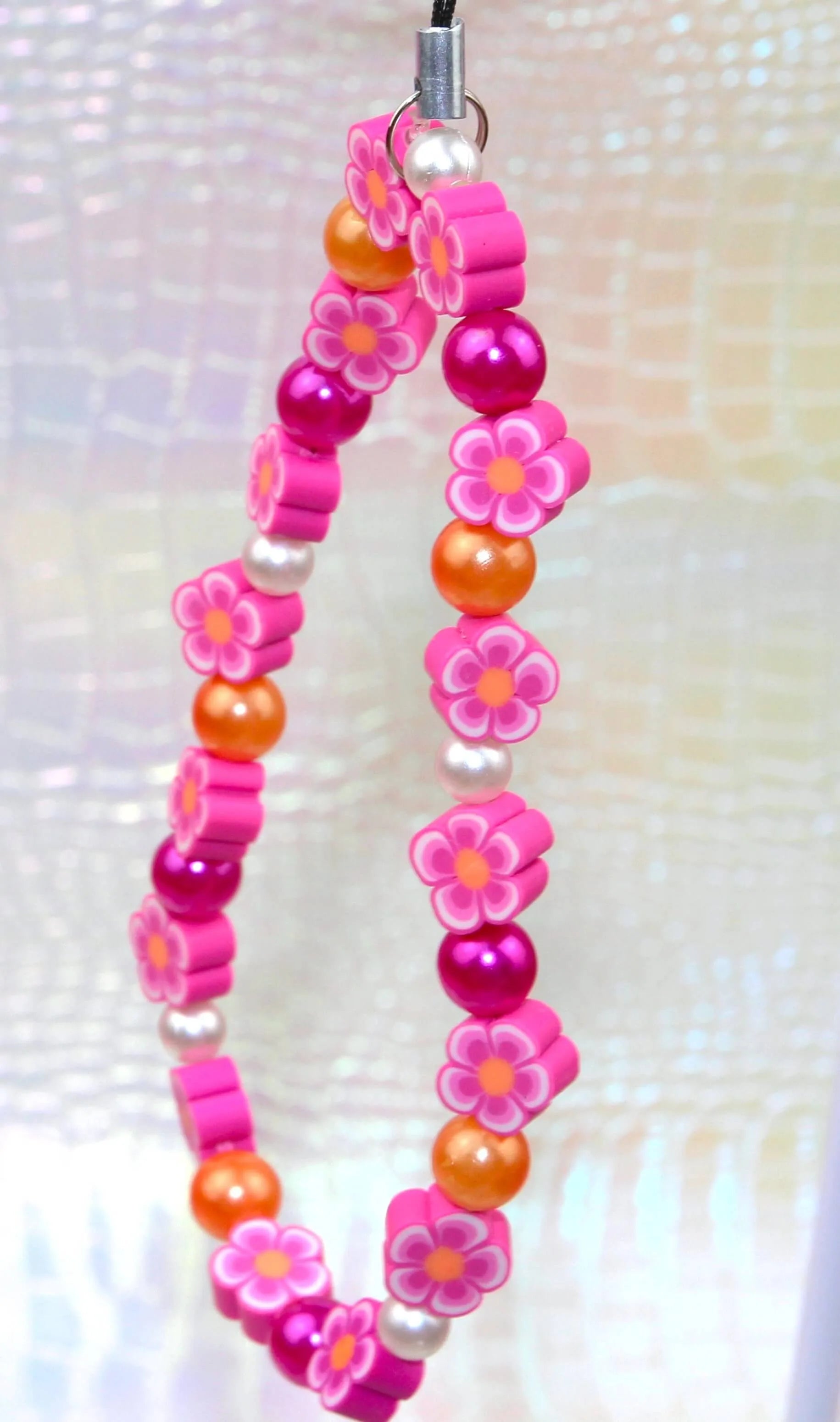 Phone charm coloré fleurs et cœurs - Bijou de téléphone perles nacrées