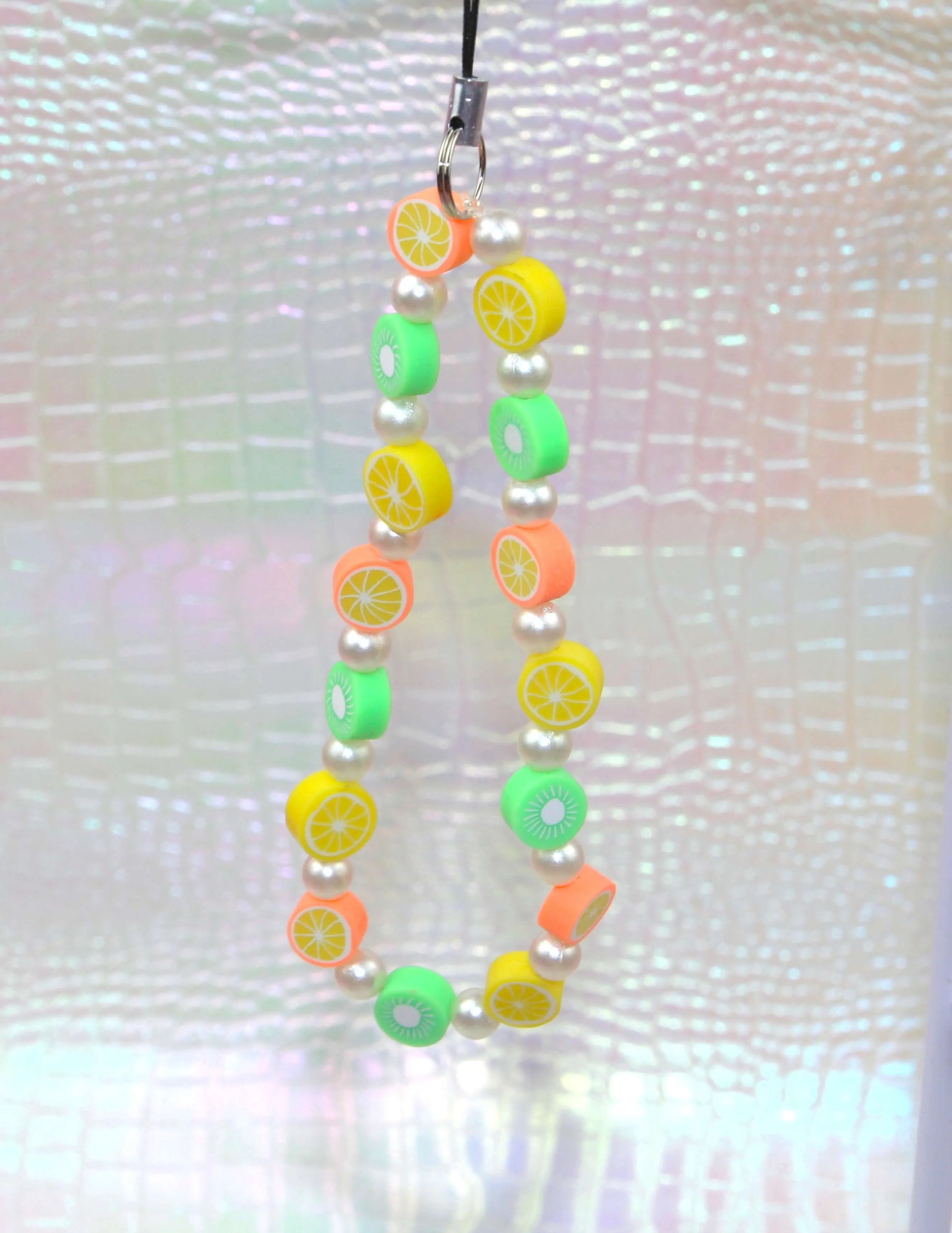 Phone charm coloré fleurs et cœurs - Bijou de téléphone perles nacrées
