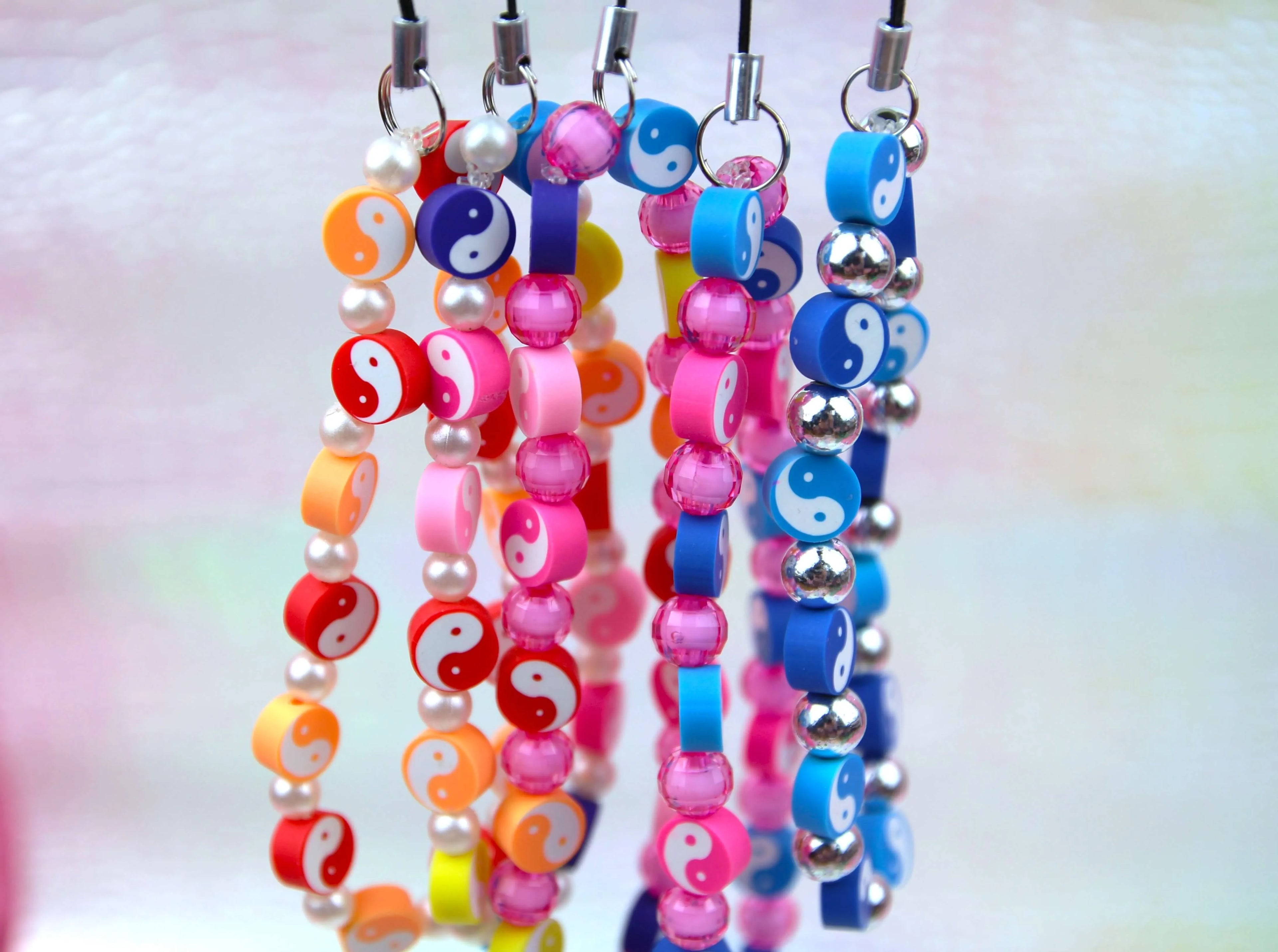 Bijou de téléphone perlée Ying Yang - Bijou artisanal coloré
