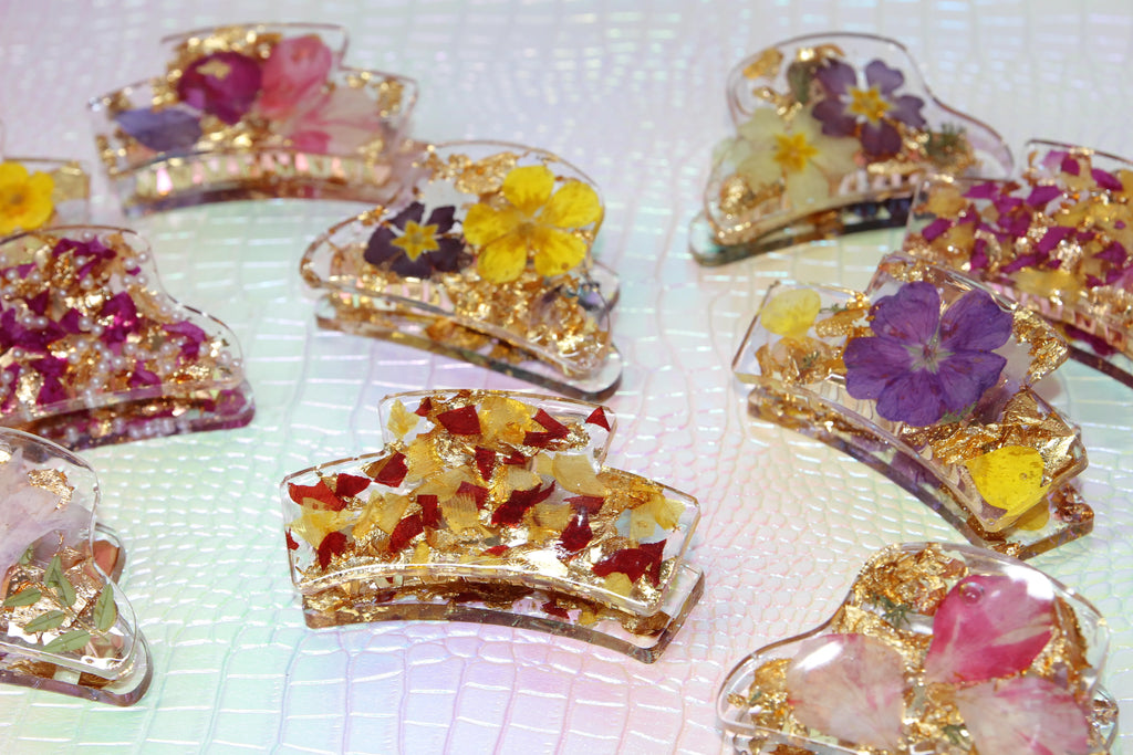 Pince à cheveux artisanale avec fleurs séchées et feuille d'or - Pièce Unique