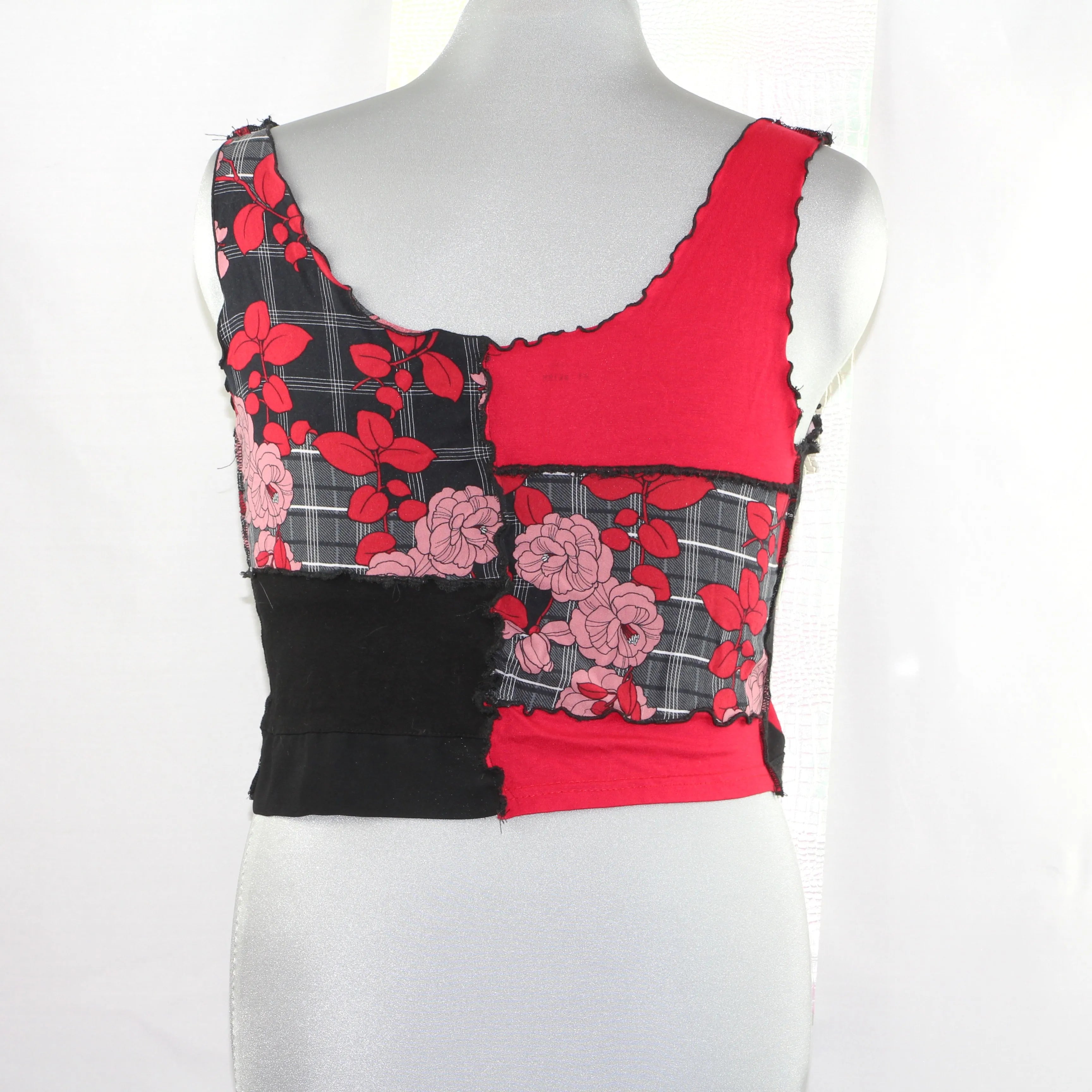 Crop top artisanal carreaux et fleurs roses - Pièce unique