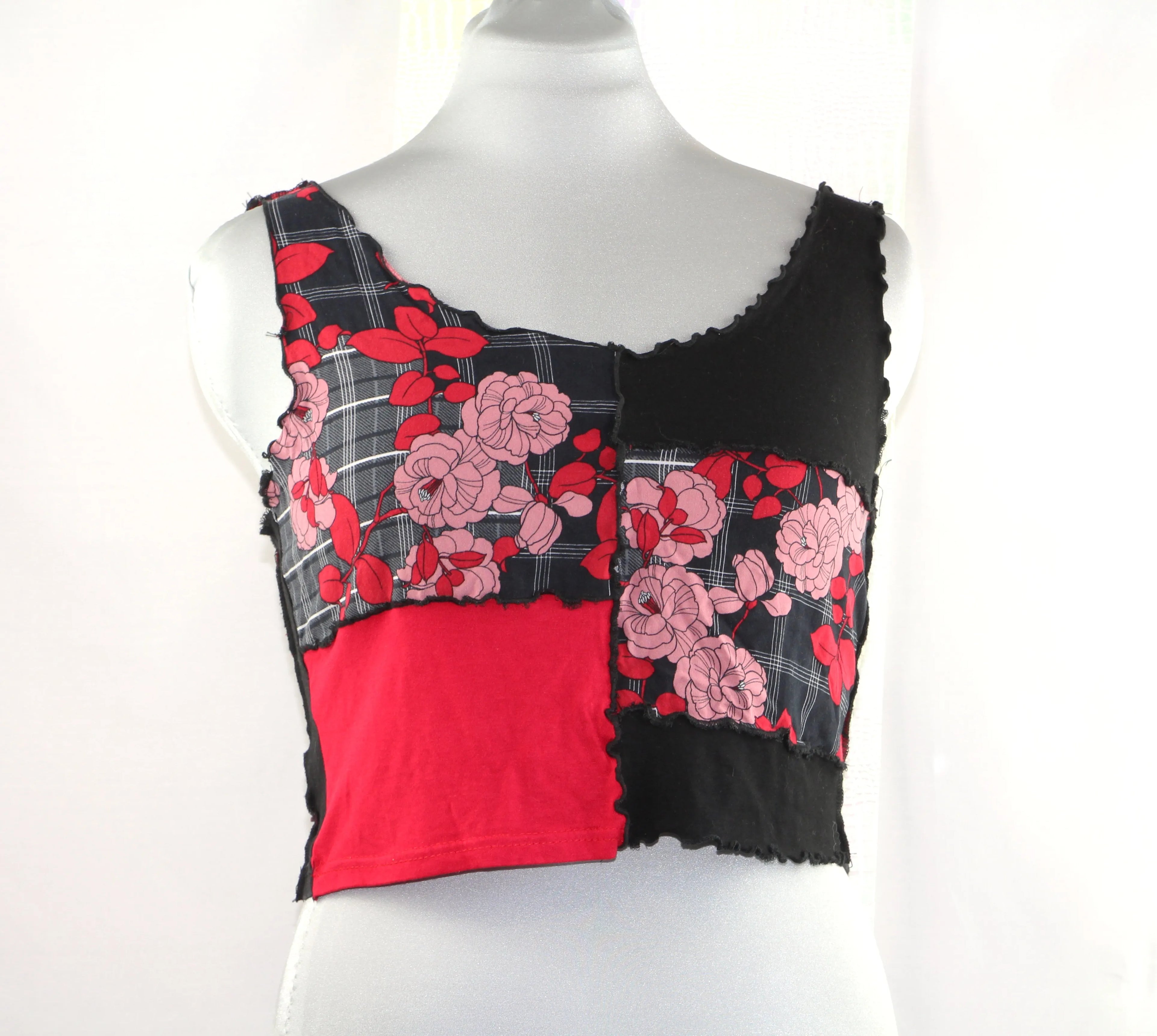 Crop top artisanal carreaux et fleurs roses - Pièce unique