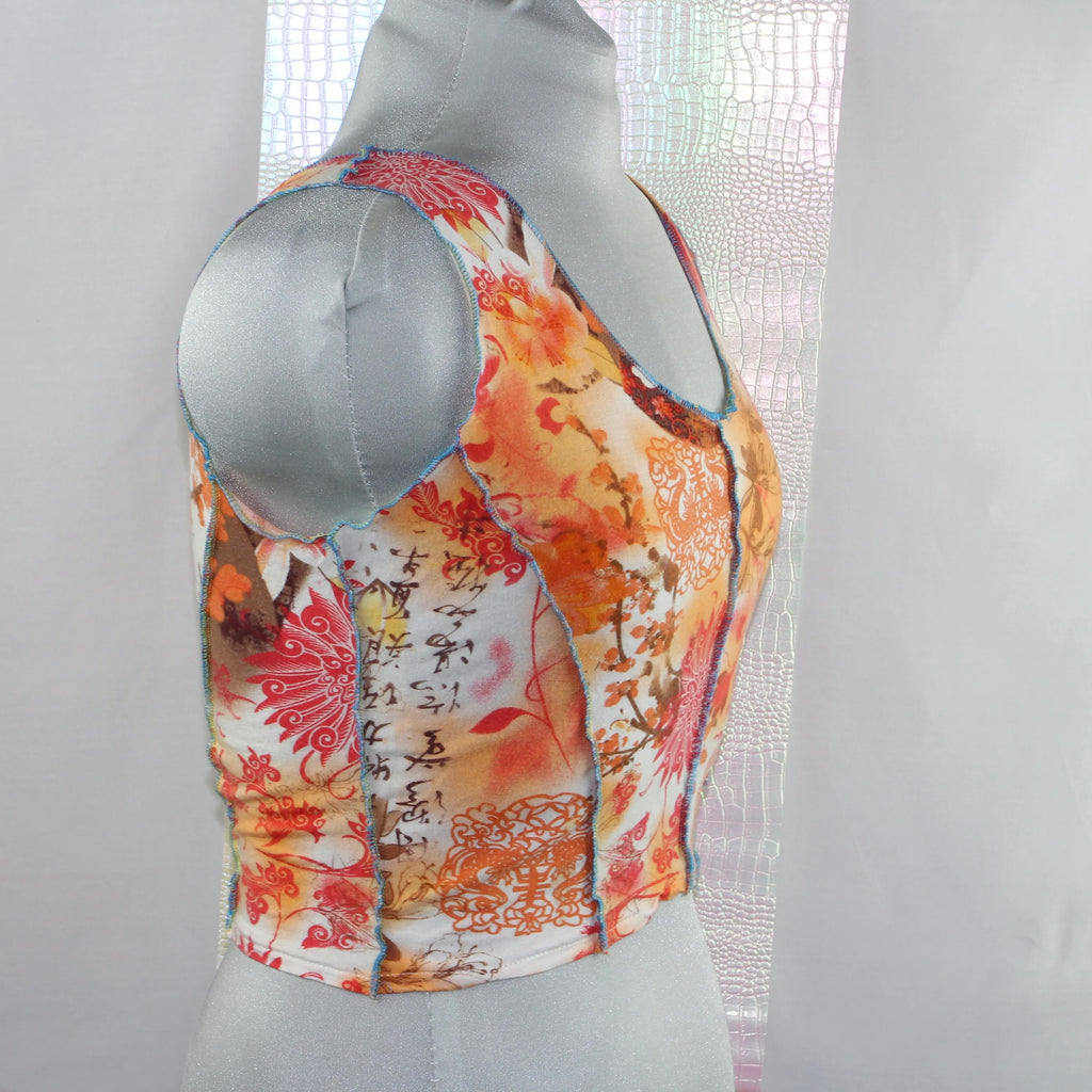 Crop top patchwork motifs calligraphie et fleurs - Style Y2K Unique
