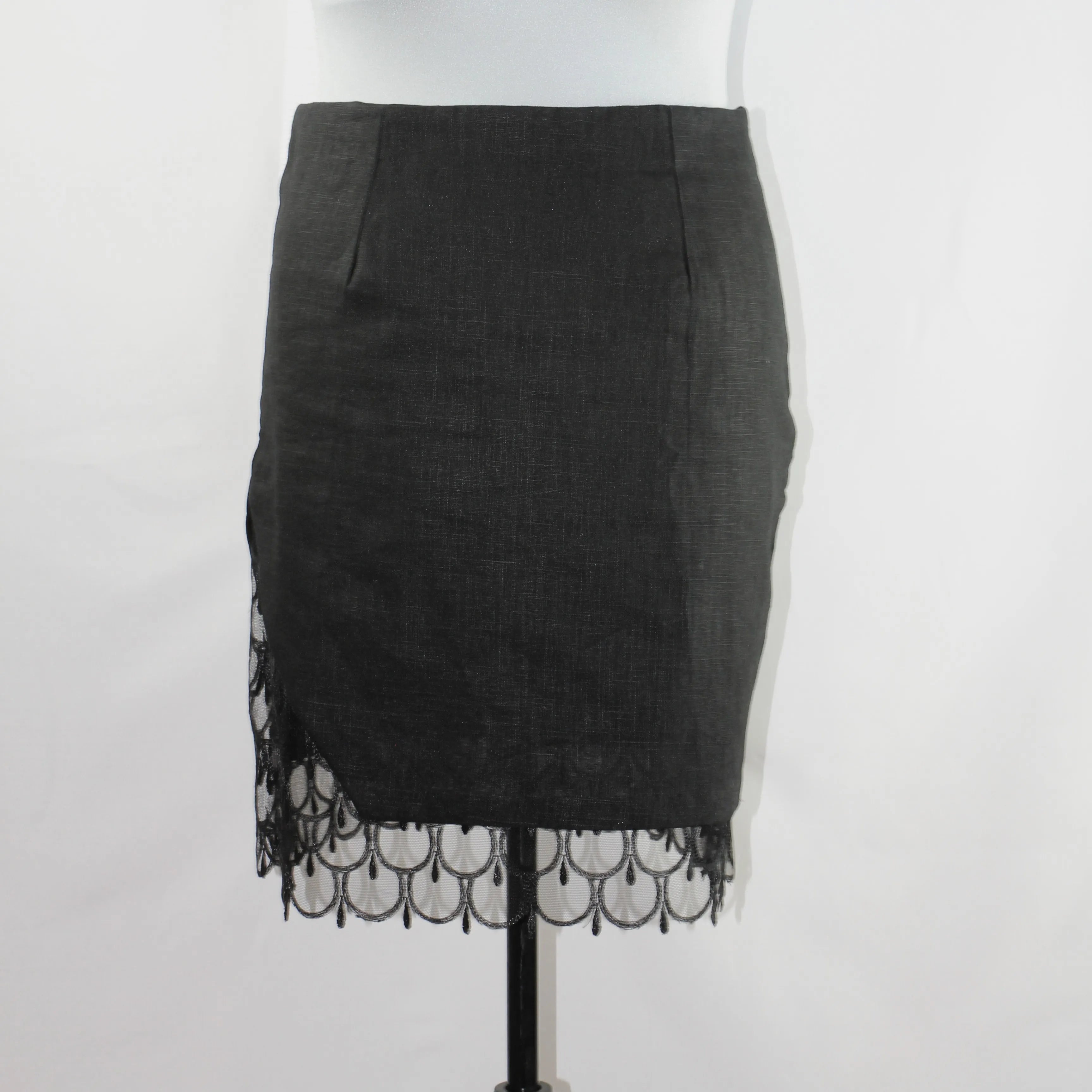 Jupe Droite "Éclat Noir" – Lin & Résille Couture