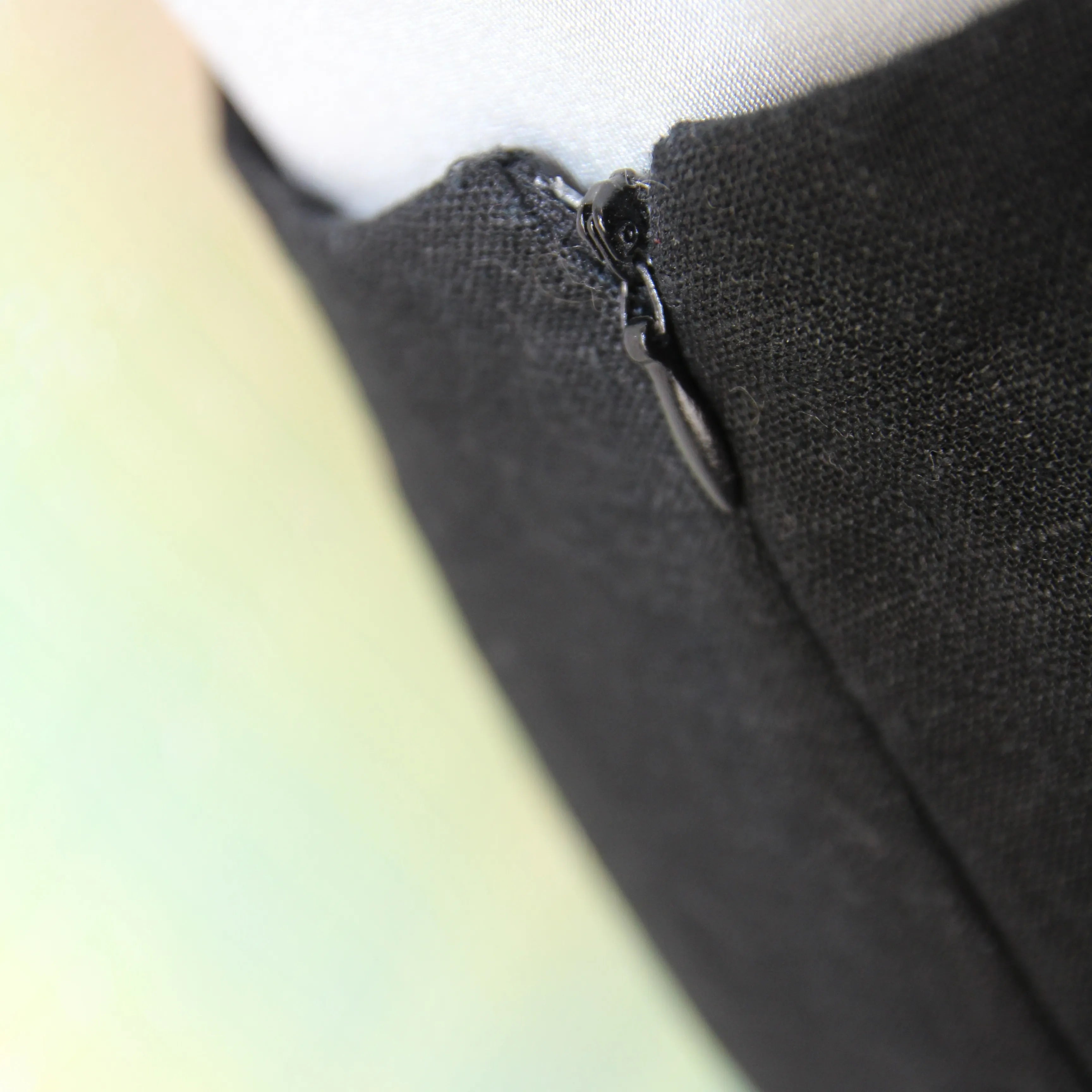 Jupe Droite "Éclat Noir" – Lin & Résille Couture