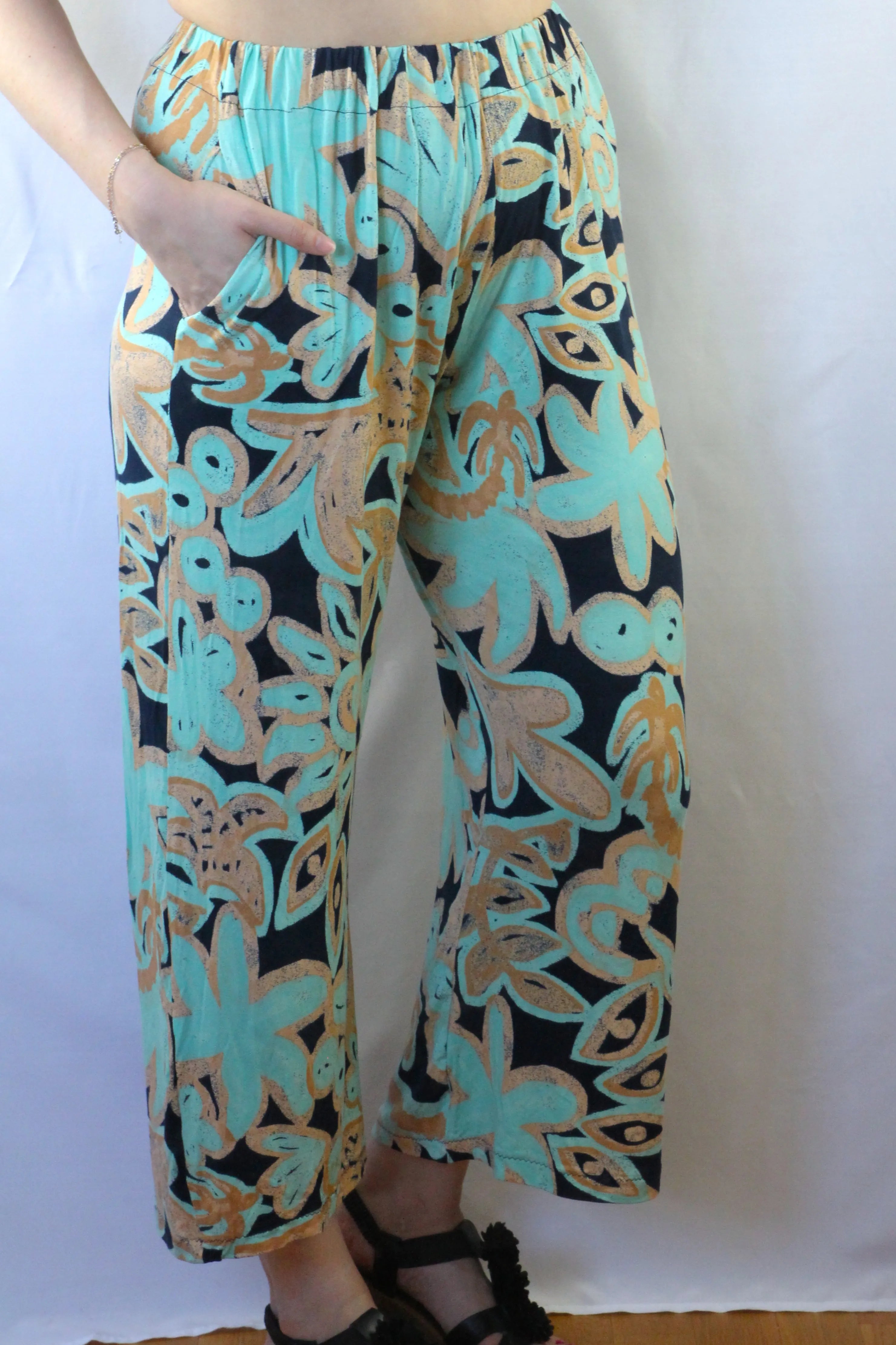 Pantalon léger motif tropical  – Douceur & Liberté