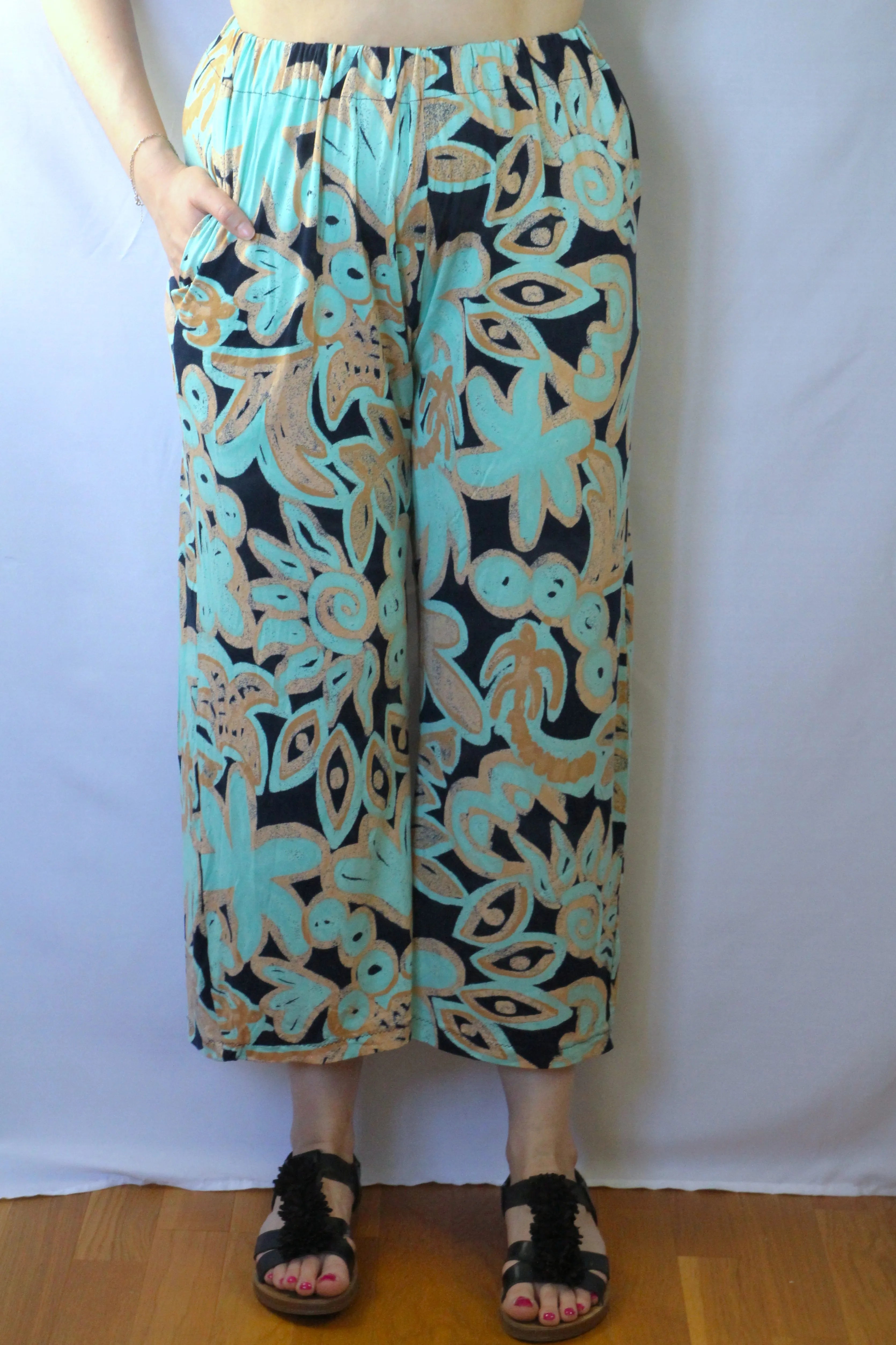 Pantalon léger motif tropical  – Douceur & Liberté