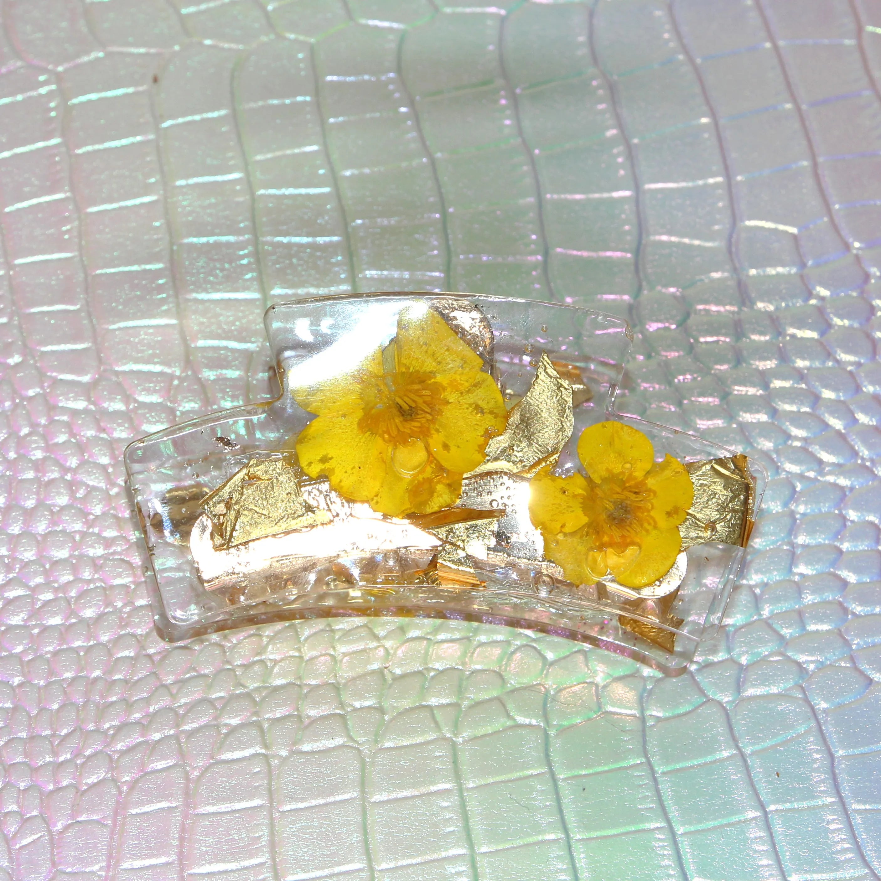 Pince à cheveux artisanale avec fleurs séchées et feuille d'or - Pièce Unique