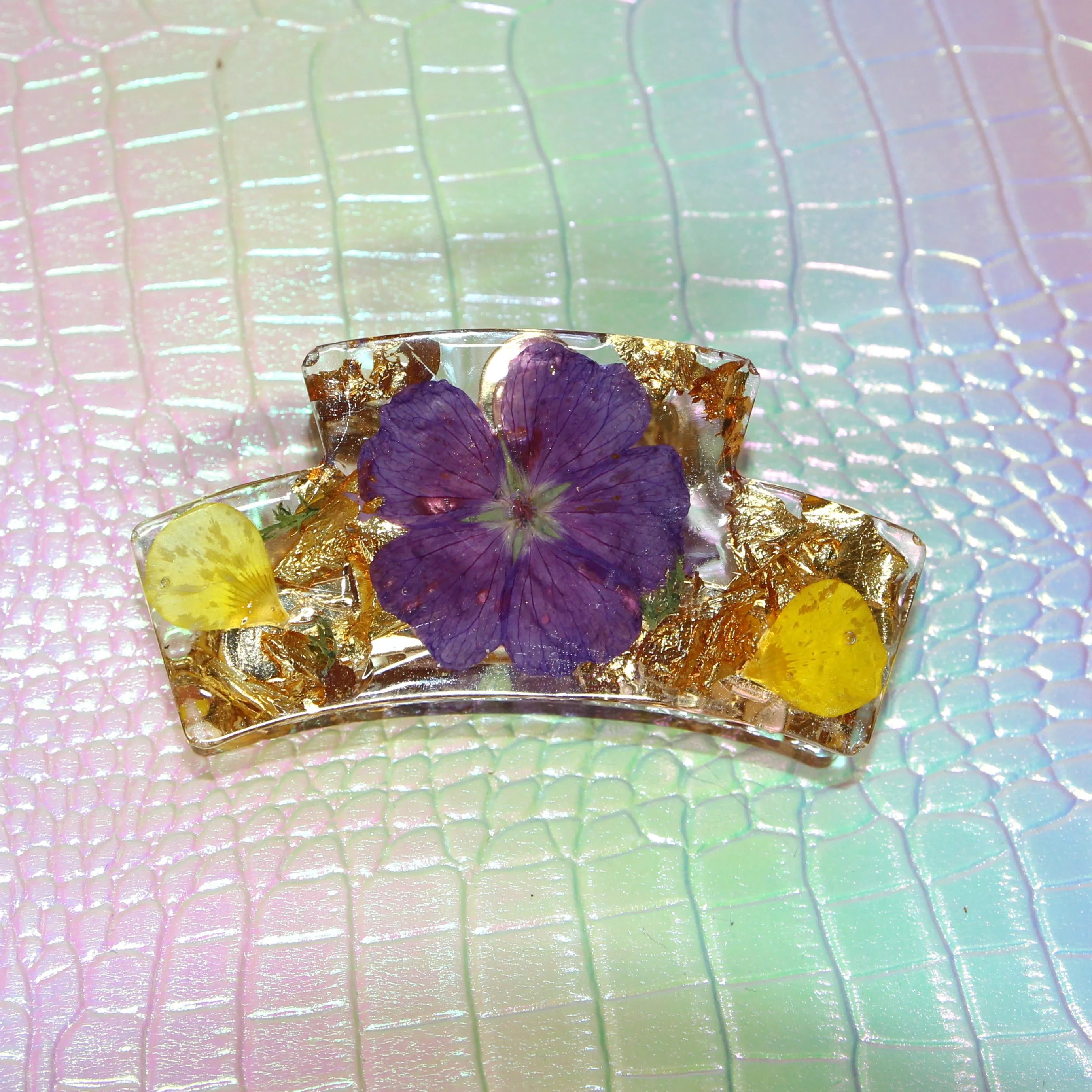 Pince à cheveux artisanale avec fleurs séchées et feuille d'or - Pièce Unique