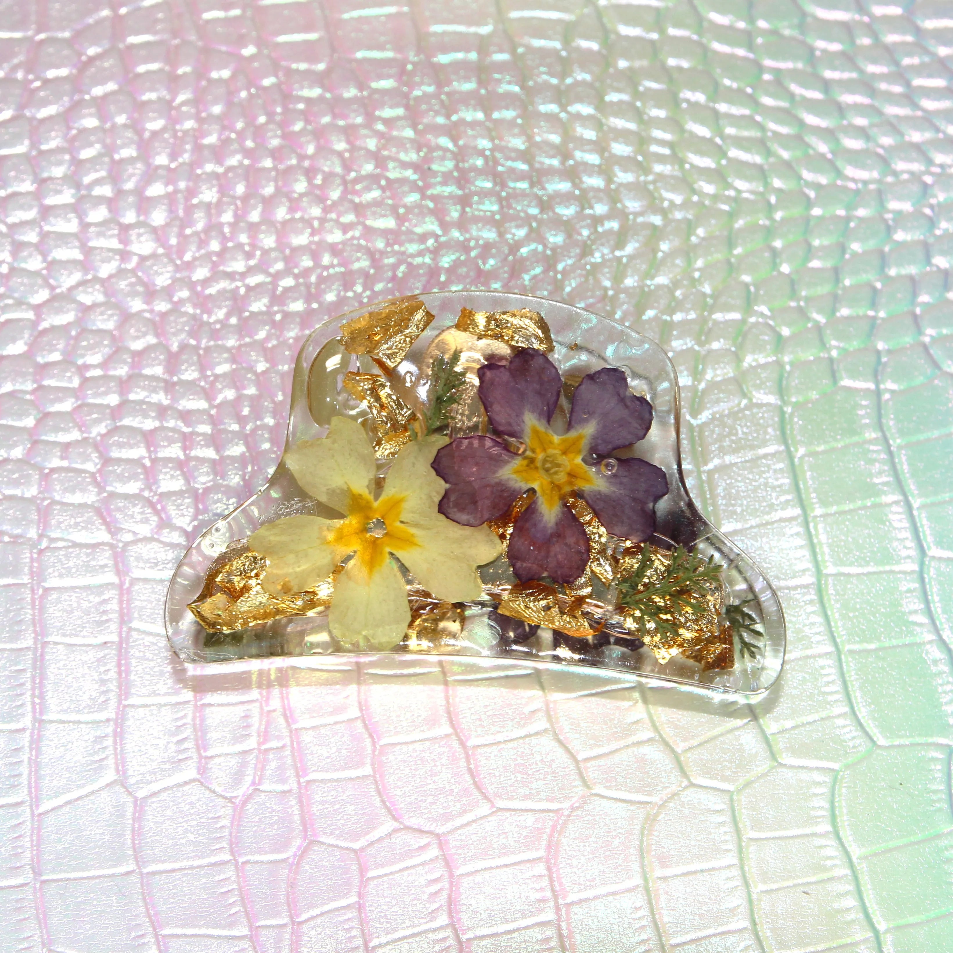 Pince à cheveux artisanale avec fleurs séchées et feuille d'or - Pièce Unique