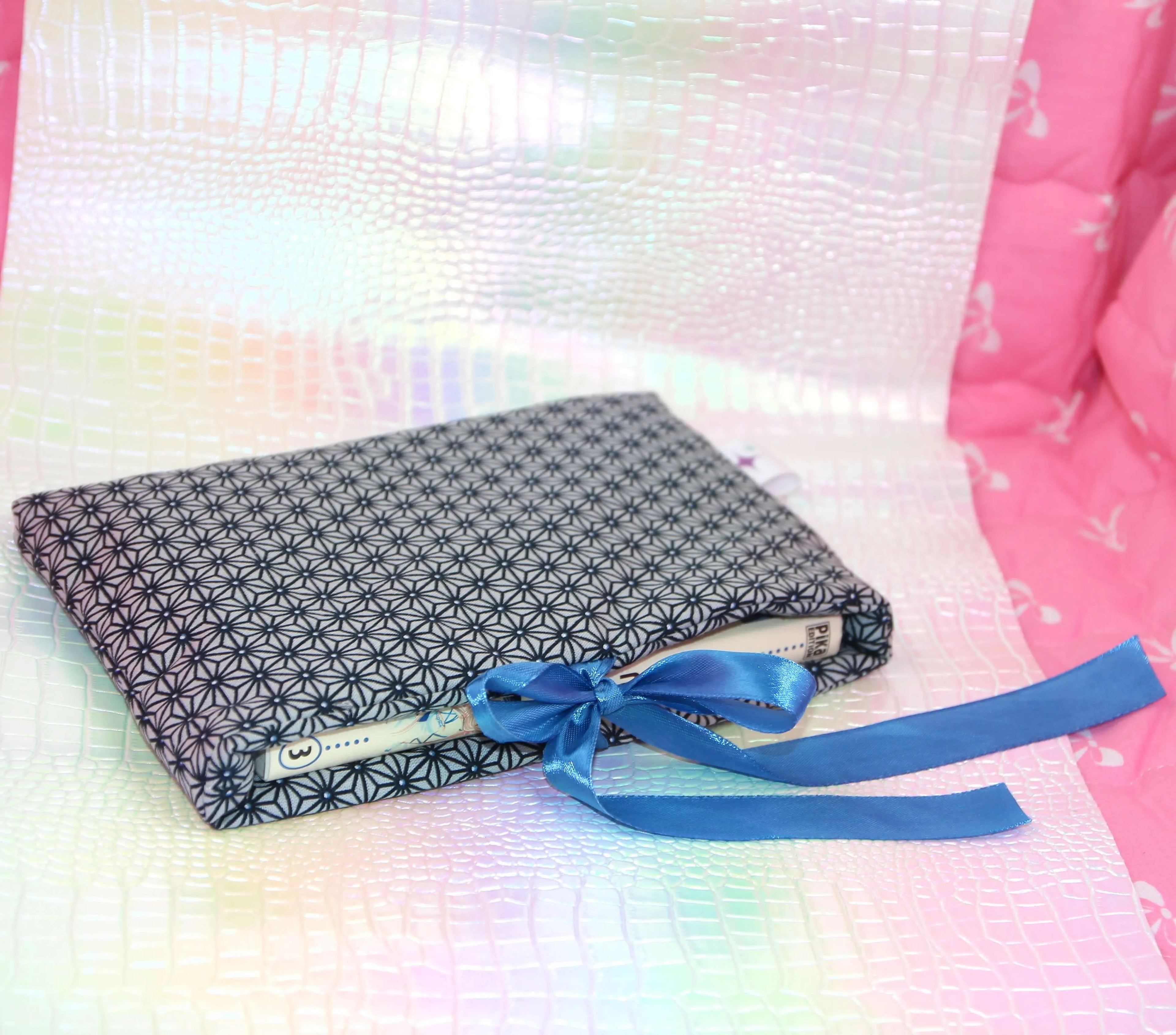 Pochette à livre Manga et Roman de Poche - Tissu Upcyclé