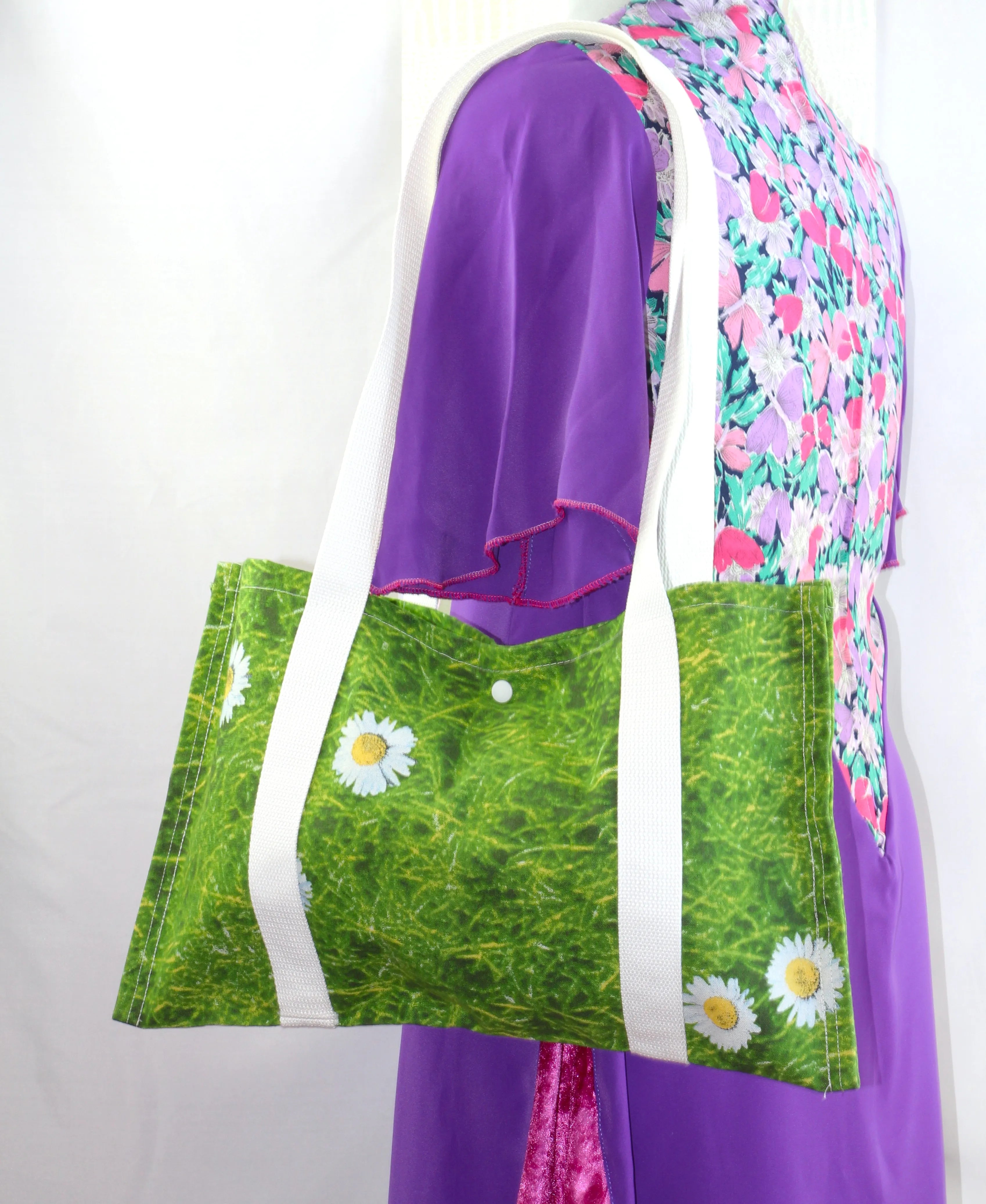 Robe trapèze artisanale violette avec empiècement fleuri