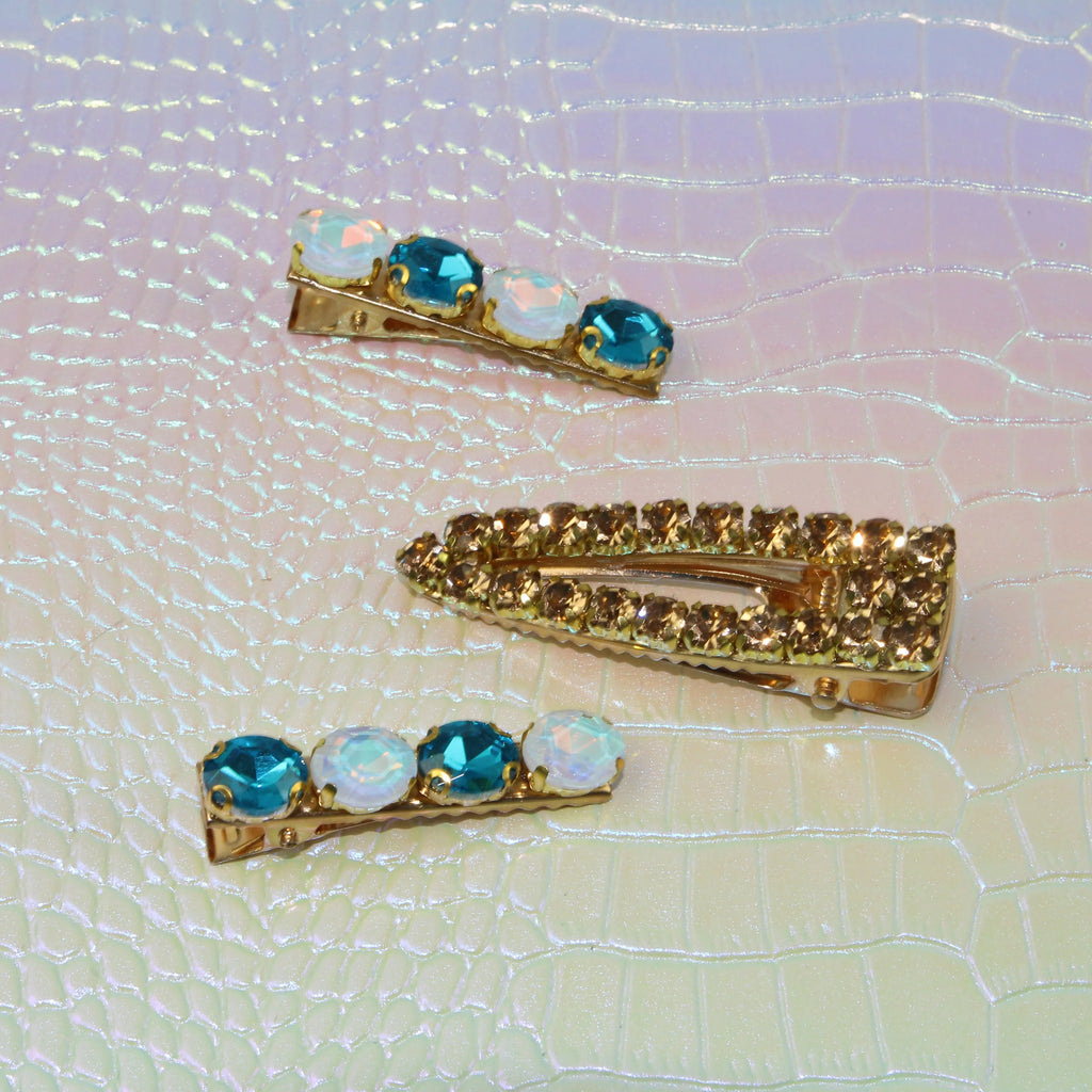 Trio de Barrettes à Strass – L’Art de l’accumulation Étincelante