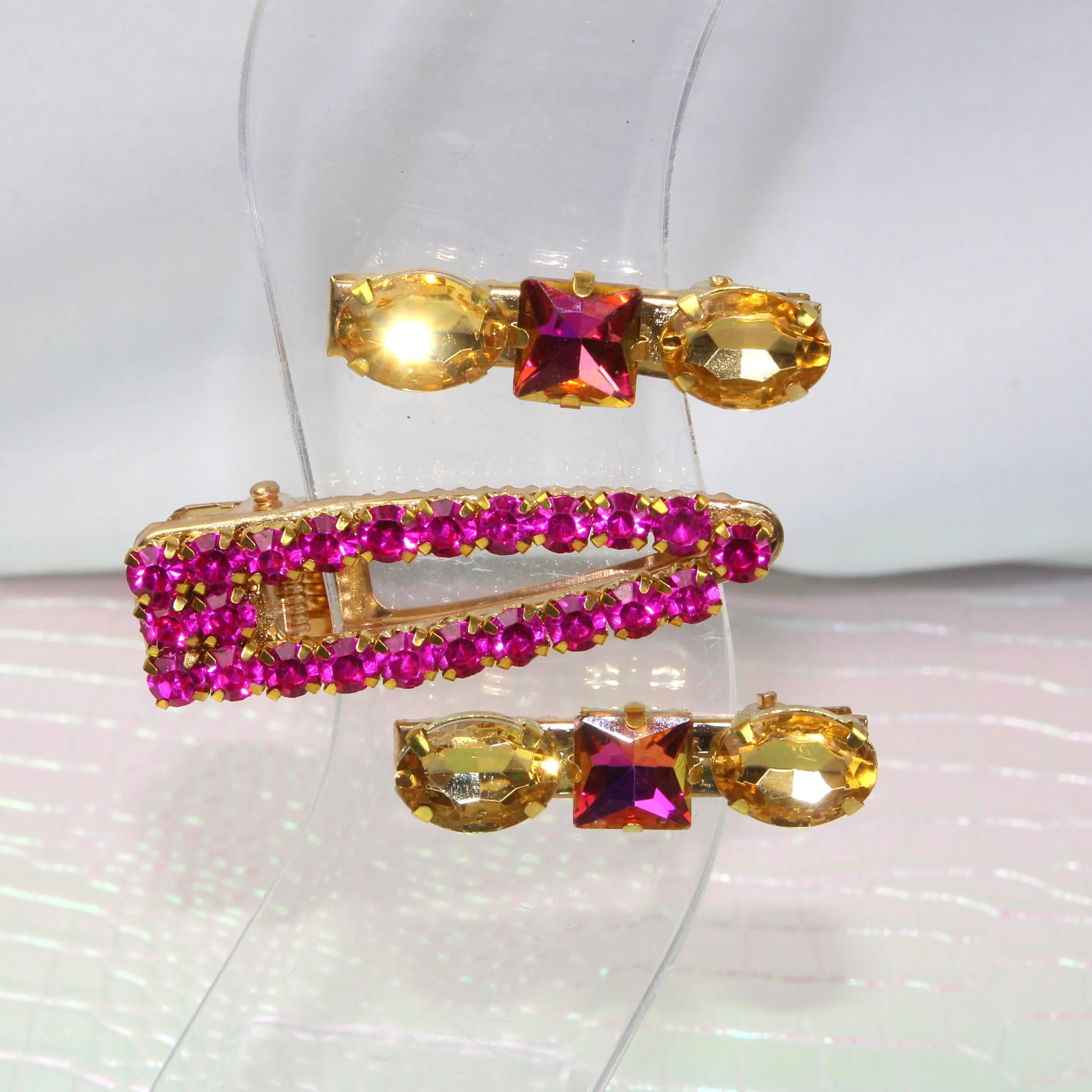 Trio de Barrettes à Strass – L’Art de l’accumulation Étincelante