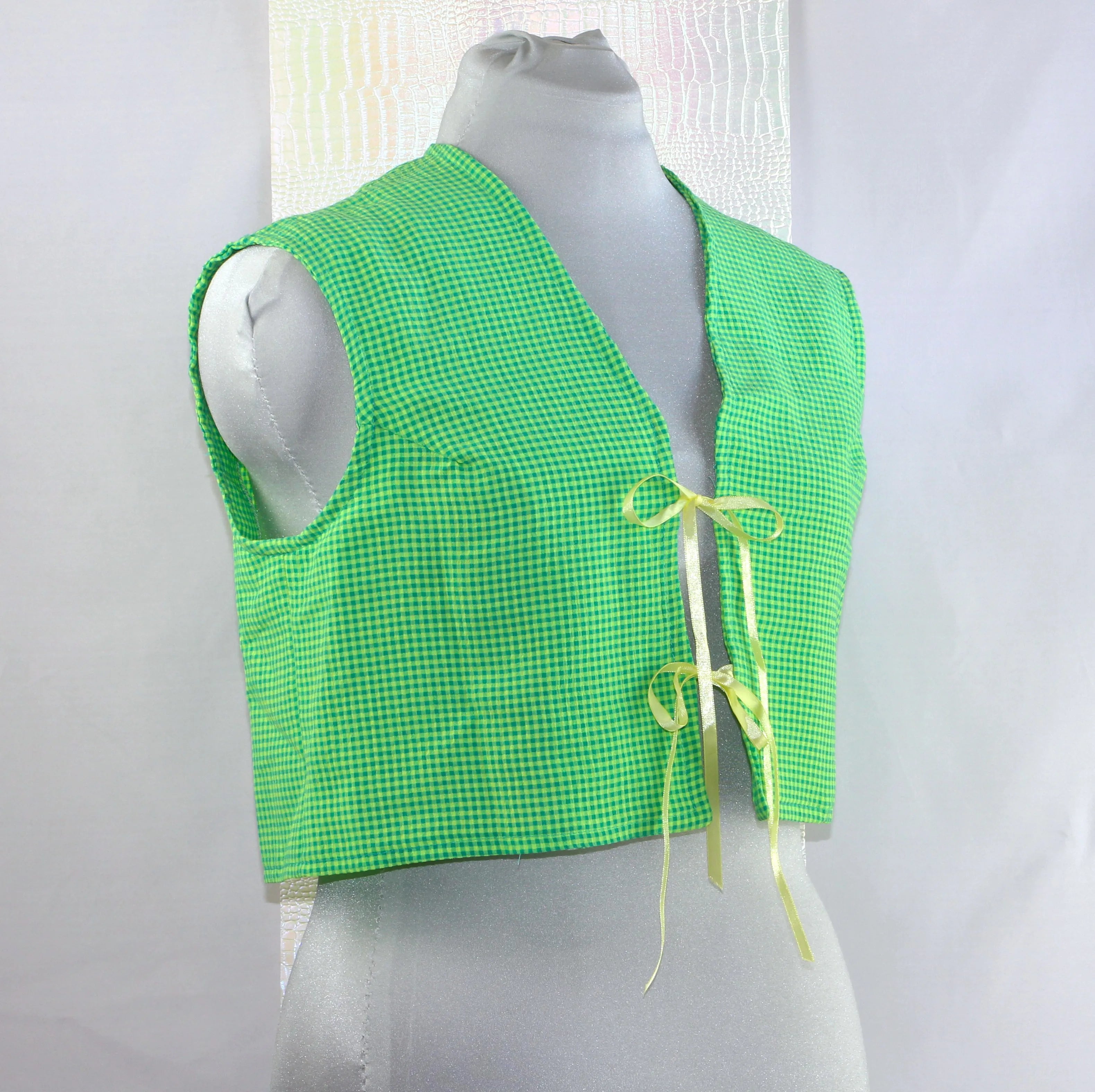 Gilet Cropped Sans Manches "Vichy Vert & Nœuds Jaunes"